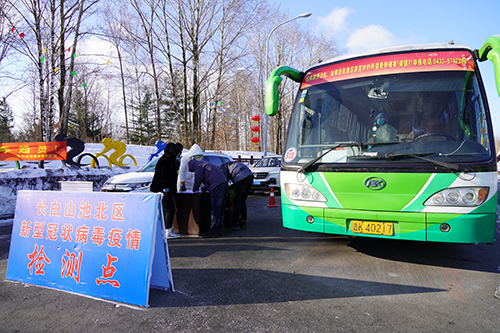 我是黨員我?guī)ь^，一線防控共擔(dān)當(dāng)