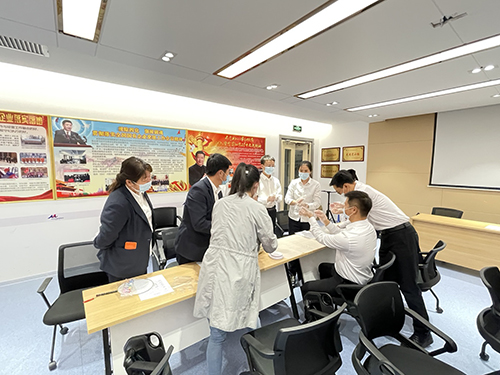 公司機(jī)關(guān)黨支部舉辦 “迎中秋 做月餅 畫團(tuán)扇”主題黨日活動(dòng)